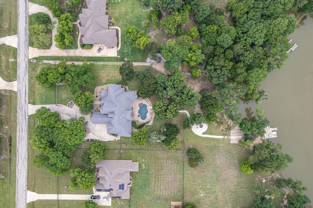 Sophisticated eagle mountain lake estate in fort worth available for 2299900 2