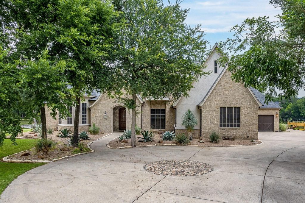 Sophisticated eagle mountain lake estate in fort worth available for 2299900 3