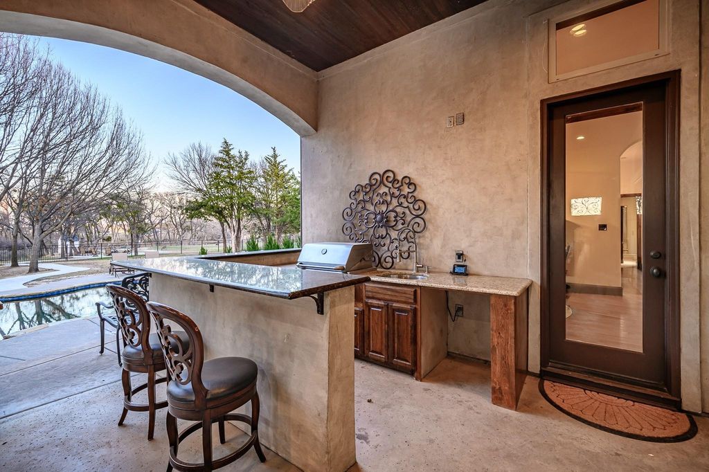 Sophisticated eagle mountain lake estate in fort worth available for 2299900 39