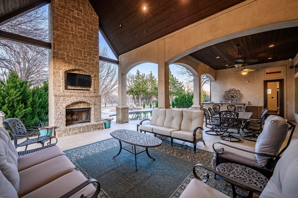 Sophisticated eagle mountain lake estate in fort worth available for 2299900 6