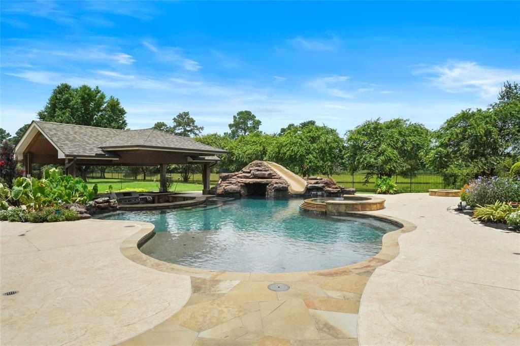 Stunning home with exceptional outdoor living space listed at 2. 2 million in spring texas 11