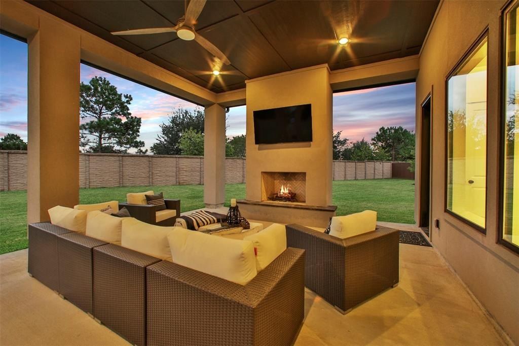 Stunning home with grand open concept in katy texas hits the market at 1. 5 million 41