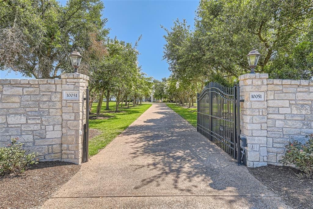 Tranquil sanctuary near vibrant austin texas estate listing for 4. 993 million 2