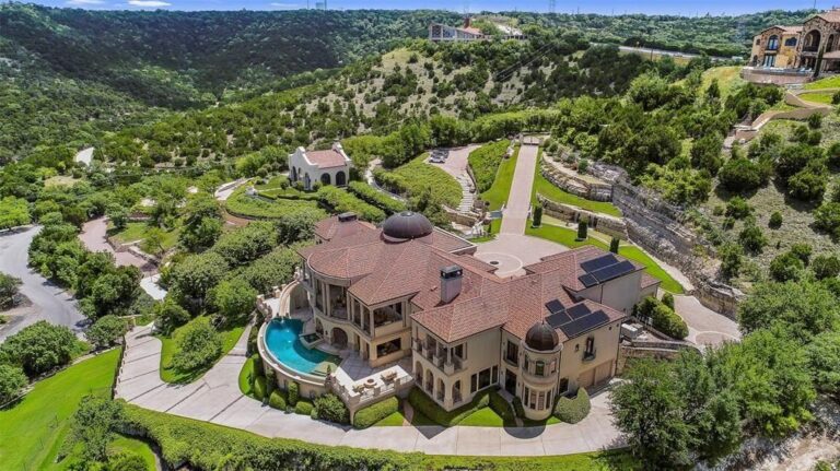 Villa Del Lago: Magnificent Lakefront Estate with Unrivaled Views of Lake Travis in Austin, Texas