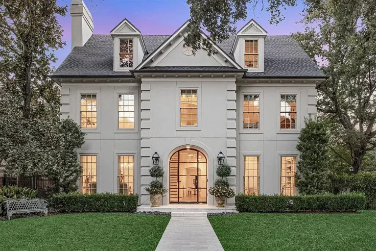 Timeless Elegance in Houston: A Masterfully Reimagined Residence with Modern Luxury and Abundant Natural Light Asked $5.3 Million