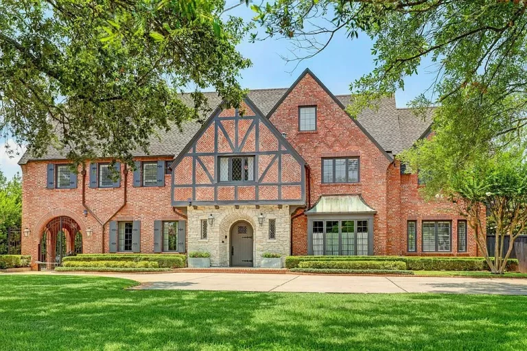 Timeless Extraordinary Estate in Houston Offers Unparalleled Level of Luxury & Elegance Living Spaces Asking for $6.8 Million