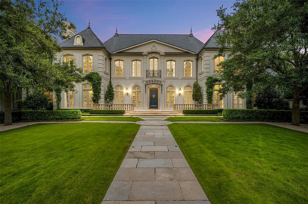 Asking for $29 Million, This Majestic Houston Manor Recall an Elegant French Château with All Endless Amenities