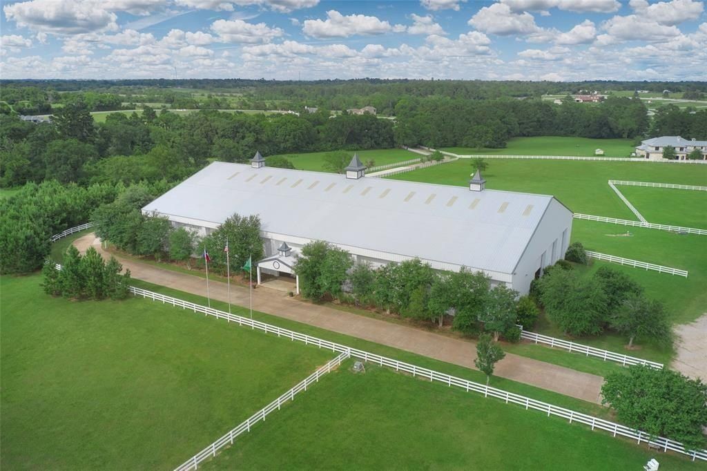 Dream equestrian property the ultimate blend of comfort and luxury in montgomery texas for 1. 349 million 47