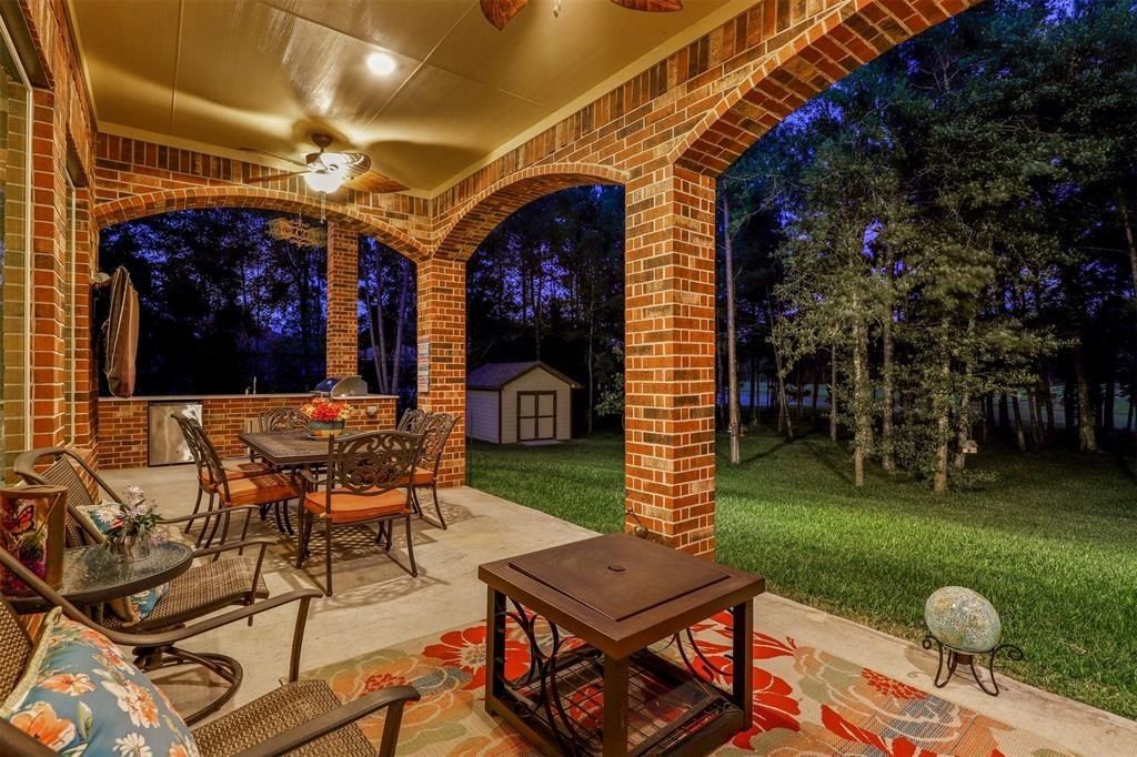 Elegance and charm await entertainers delight on 1. 5 acres in montgomery texas for 1. 45 million 3