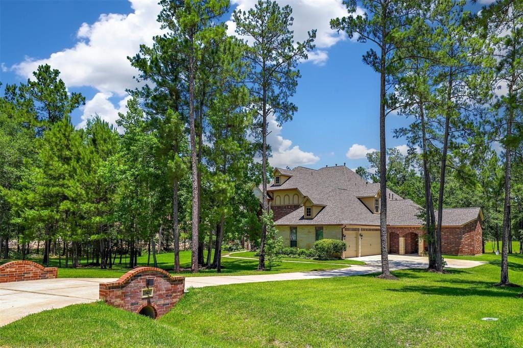 Elegance and charm await entertainers delight on 1. 5 acres in montgomery texas for 1. 45 million 5