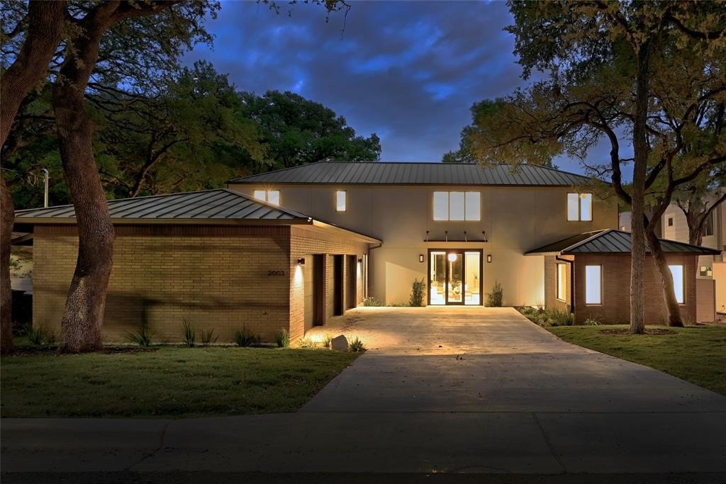 Exceptional tarrytown home designed by fab architecture and side street home in austin 2