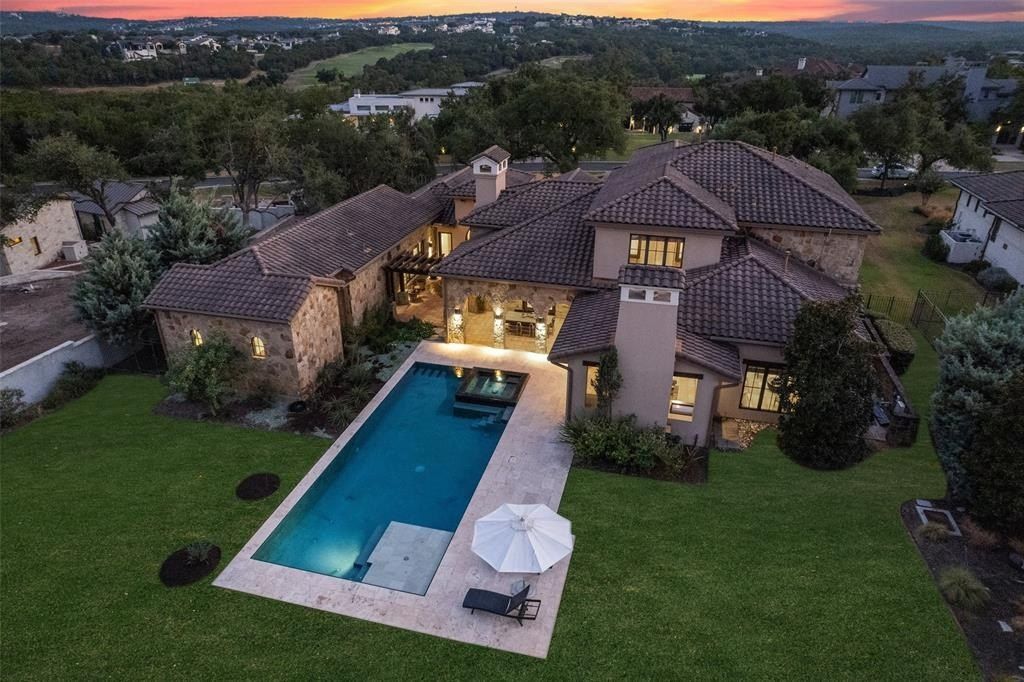 Exquisite Austin, Texas Home: Seamlessly Blending Indoor and Outdoor Living on a Sprawling 1 Acre Lot, Priced at $4.495 Million