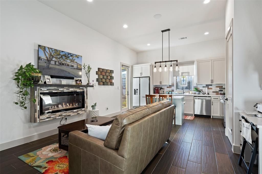 Modern luxury home by laurel haven homes in austin listed at 4. 99 million 38