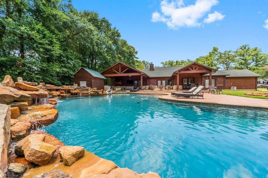 Montgomery’s $1.4 Million Gem: A Home Featuring a State-of-the-Art Luxury Pool