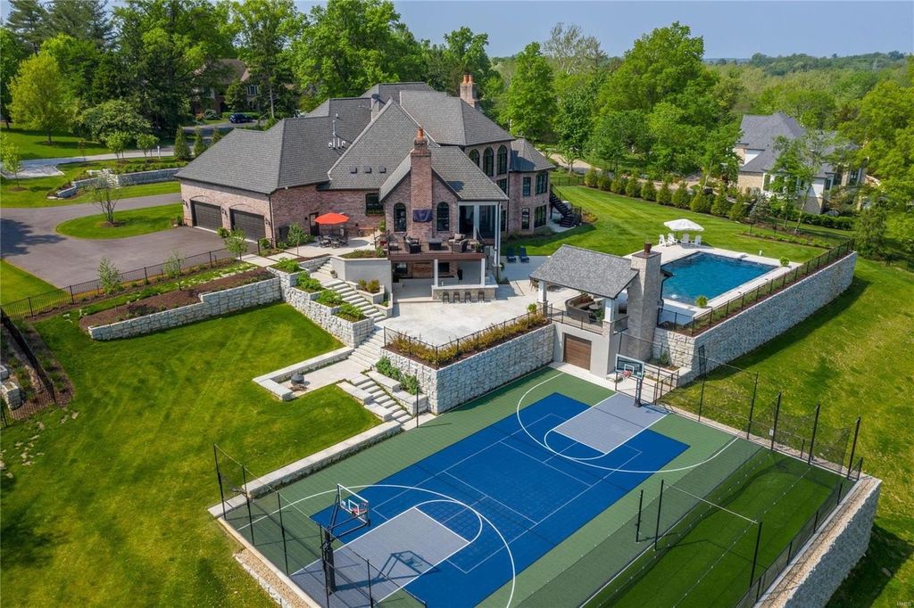 Step Inside Luxury: The Homer Award-Winning Estate in Saint Louis, Missouri