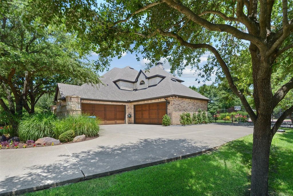 Stunning estate offering the ideal blend of privacy and serenity in fairview for 2. 75 million 36