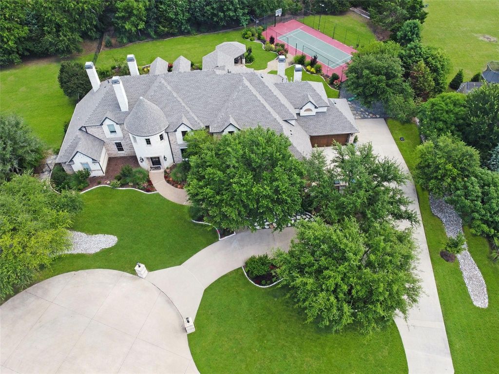 Stunning estate offering the ideal blend of privacy and serenity in fairview for 2. 75 million 37