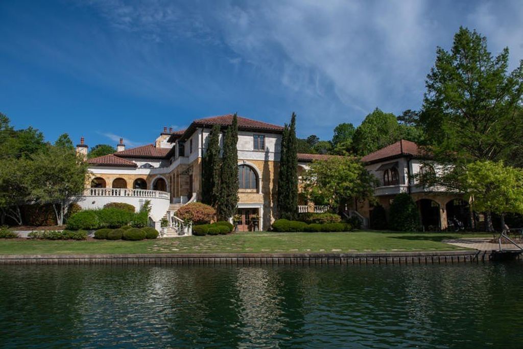 Stunning italian villa with picturesque alabama setting seeks 8. 59 million 7
