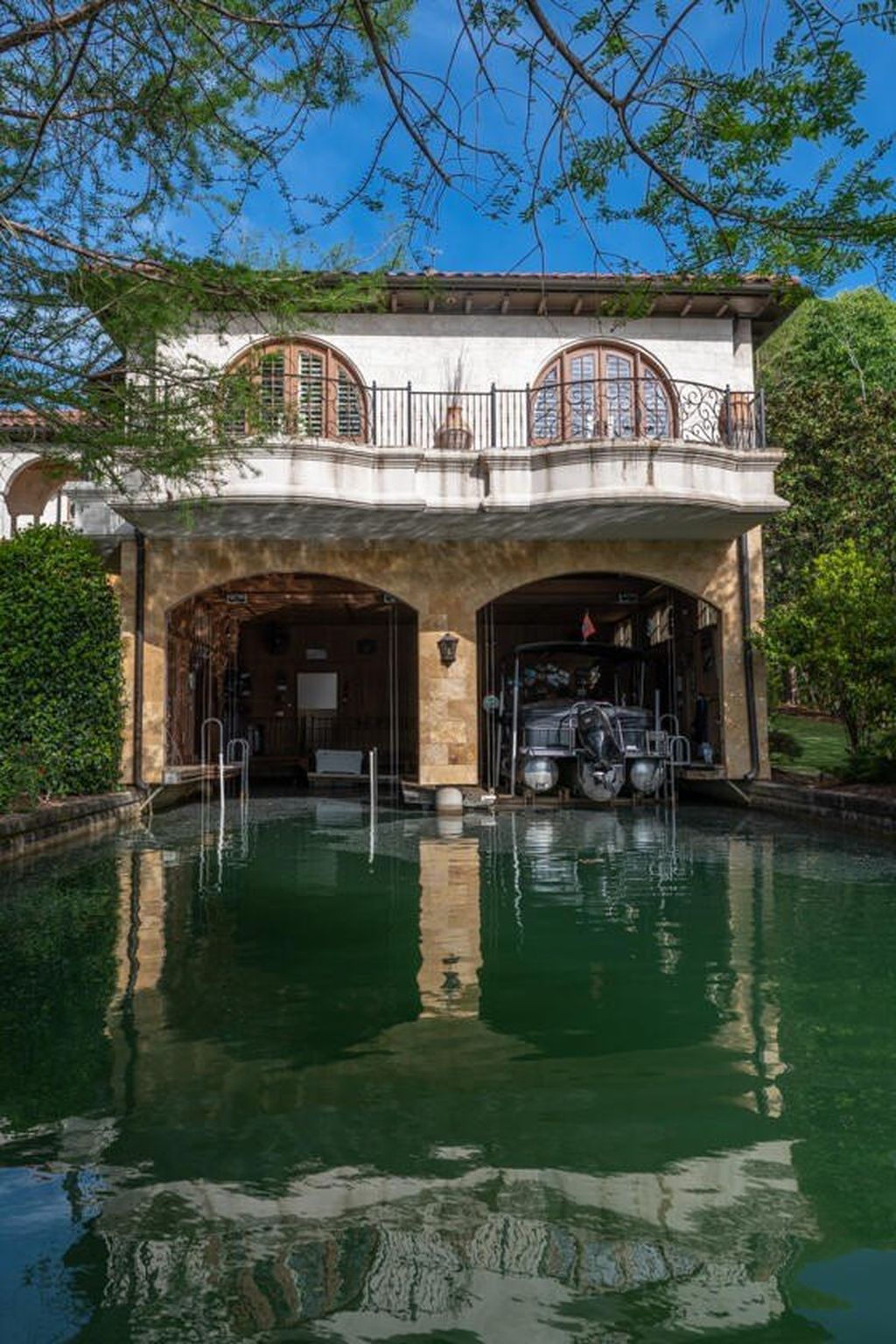 Stunning italian villa with picturesque alabama setting seeks 8. 59 million 8