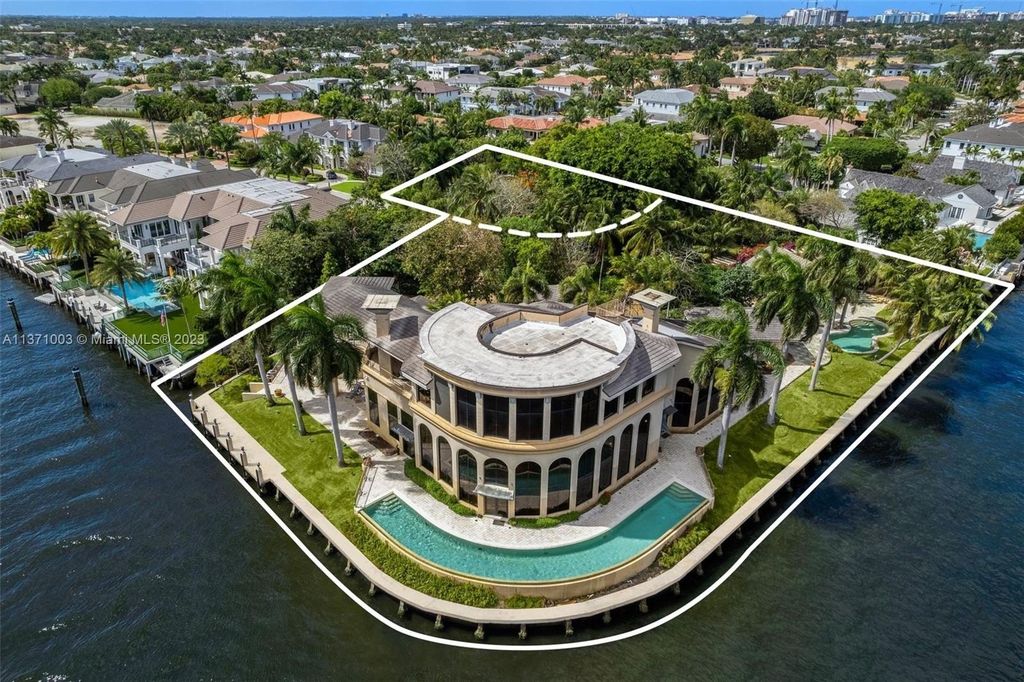 Tropical oasis in boca raton florida a 52 million estate blending luxury nature and privacy 11