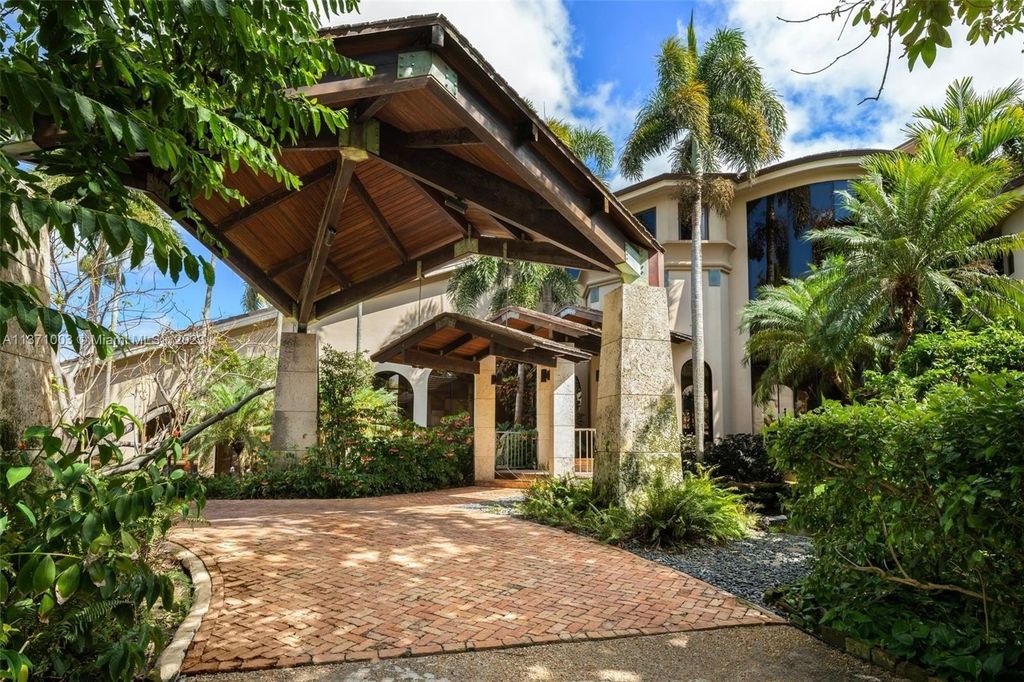 Tropical oasis in boca raton florida a 52 million estate blending luxury nature and privacy 12