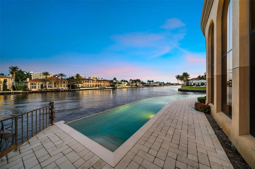 Tropical oasis in boca raton florida a 52 million estate blending luxury nature and privacy 15