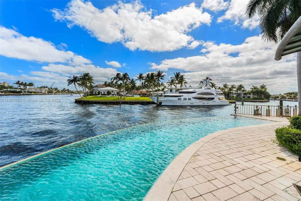 Tropical oasis in boca raton florida a 52 million estate blending luxury nature and privacy 30