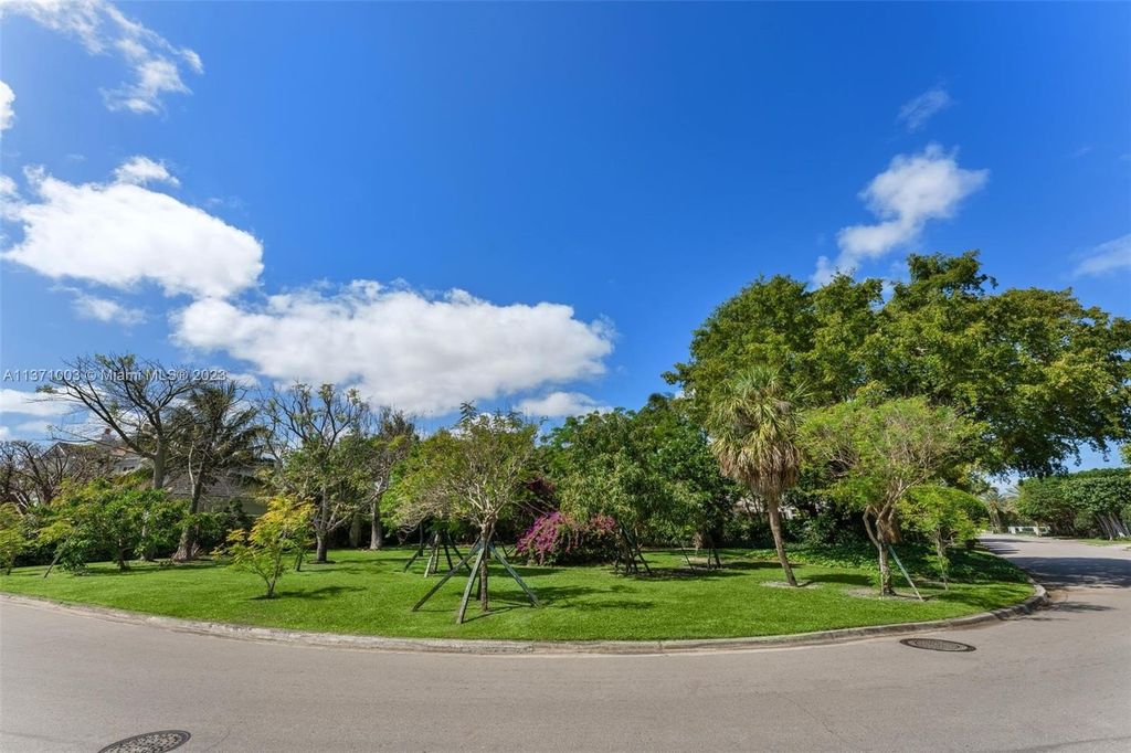 Tropical oasis in boca raton florida a 52 million estate blending luxury nature and privacy 36