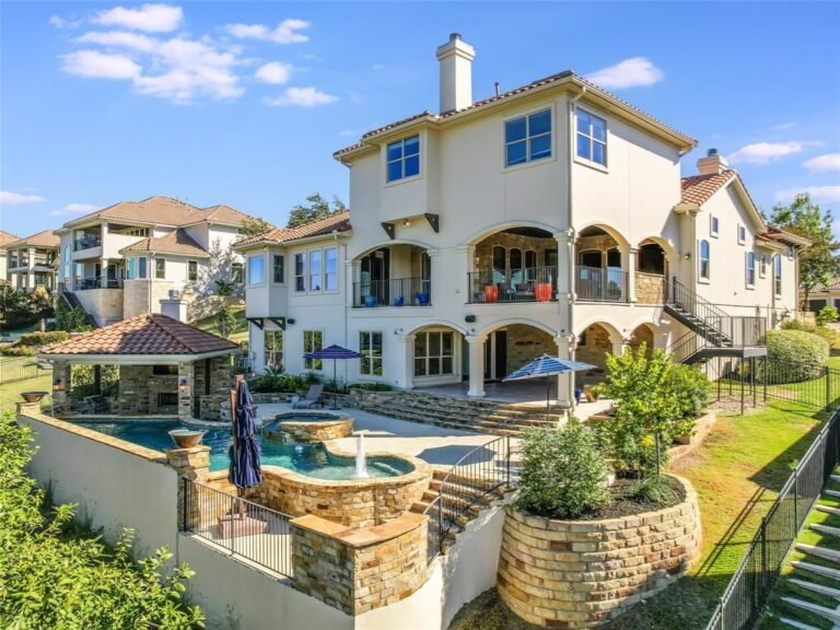 Austin’s Finest: A Captivating Custom Estate with Unparalleled Views, Priced at $2.65 Million