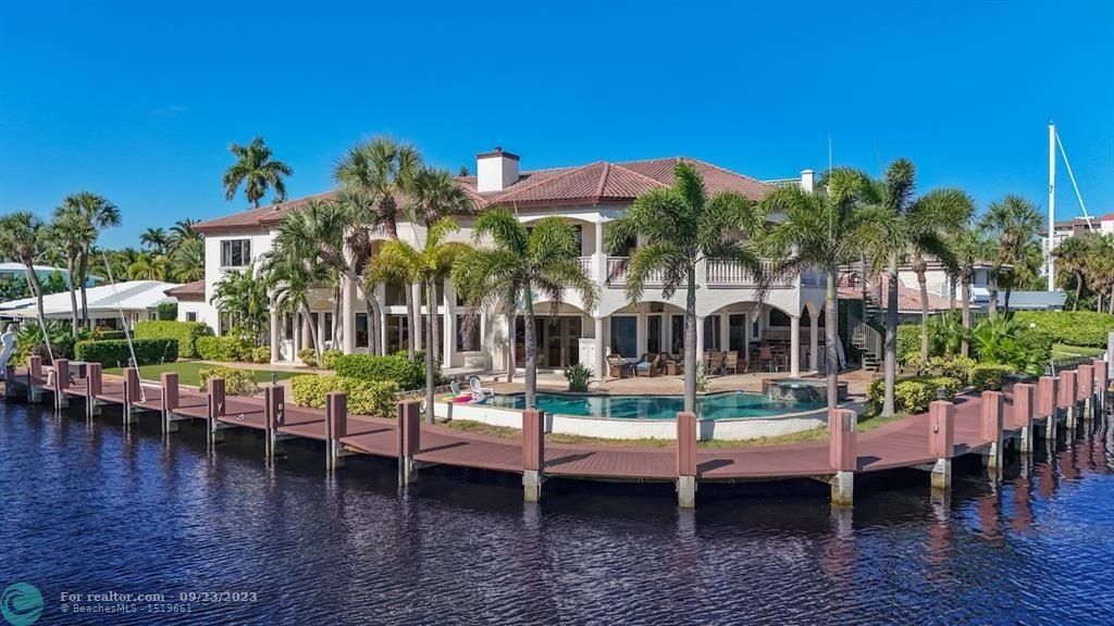 Florida Waterfront Luxury: Spectacular Estate Hits Market for $7.15 Million