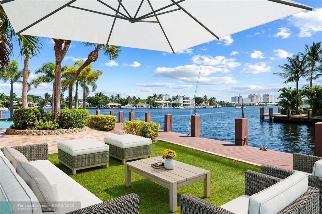 Florida waterfront luxury spectacular estate hits market for 7. 15 million 17