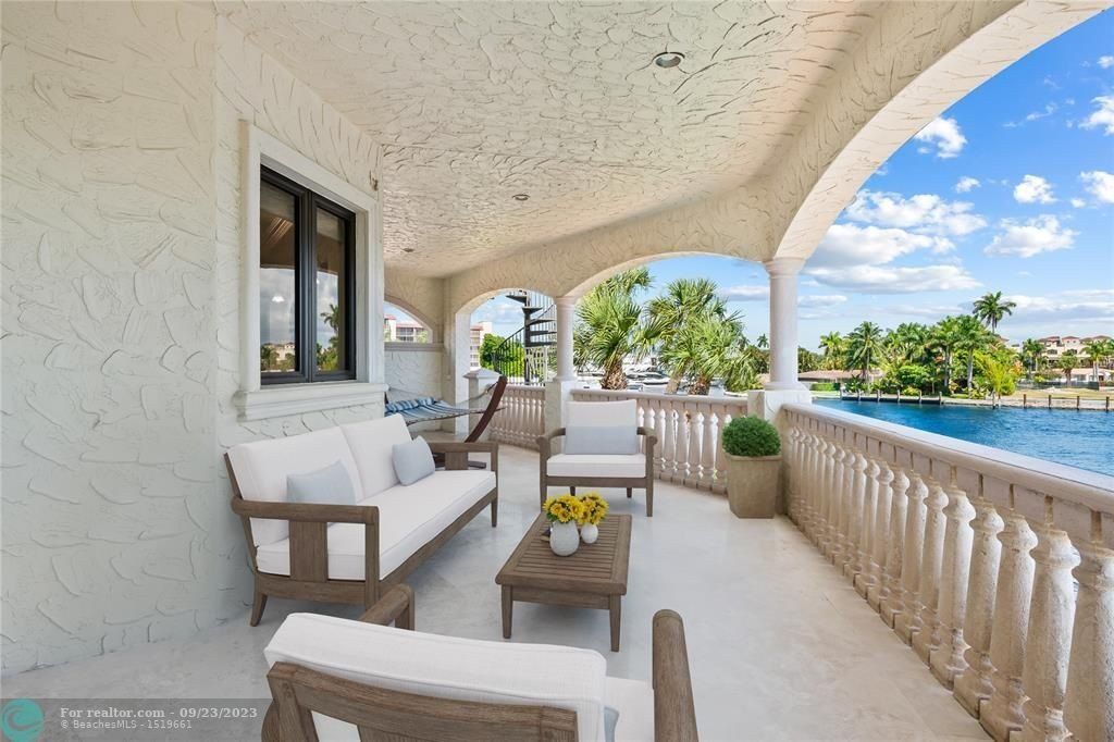 Florida waterfront luxury spectacular estate hits market for 7. 15 million 18