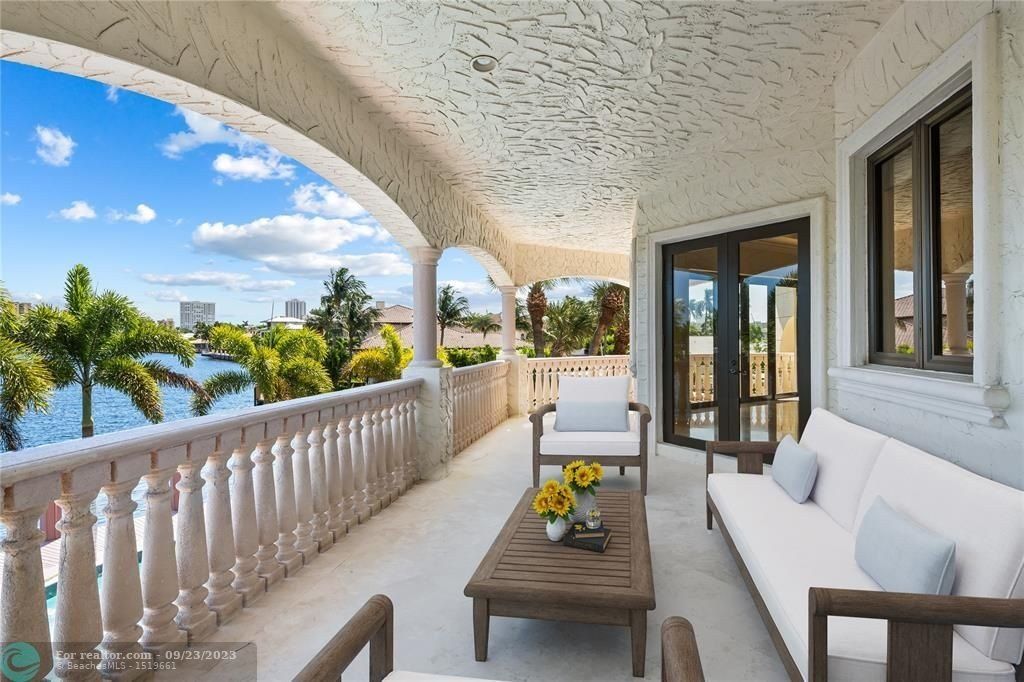 Florida waterfront luxury spectacular estate hits market for 7. 15 million 19
