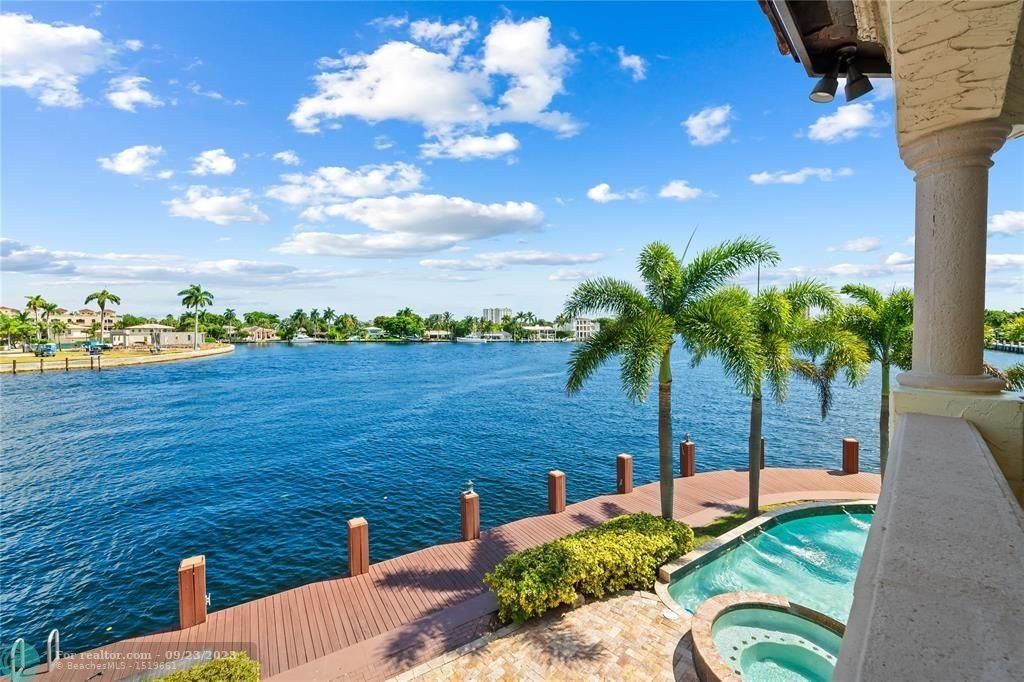Florida waterfront luxury spectacular estate hits market for 7. 15 million 32