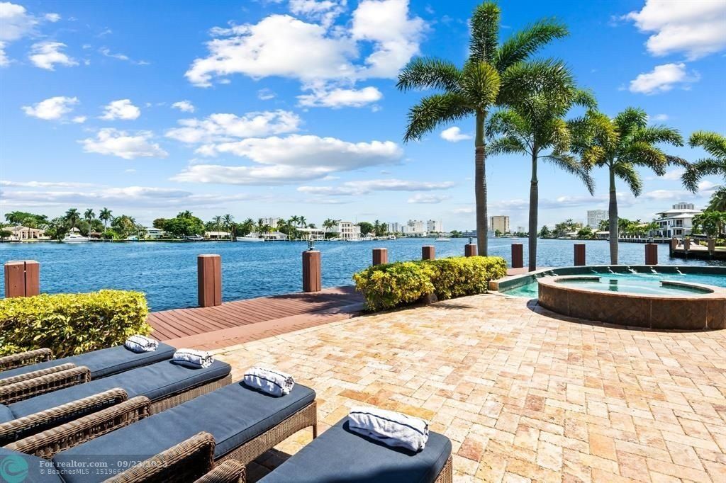 Florida waterfront luxury spectacular estate hits market for 7. 15 million 34