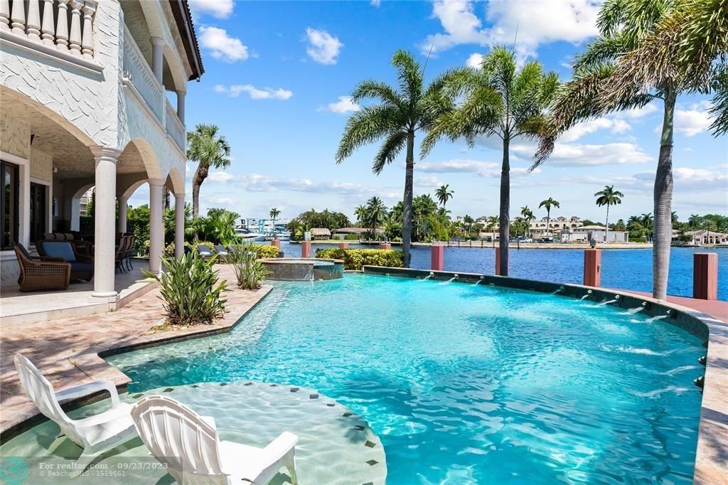 Florida waterfront luxury spectacular estate hits market for 7. 15 million 37