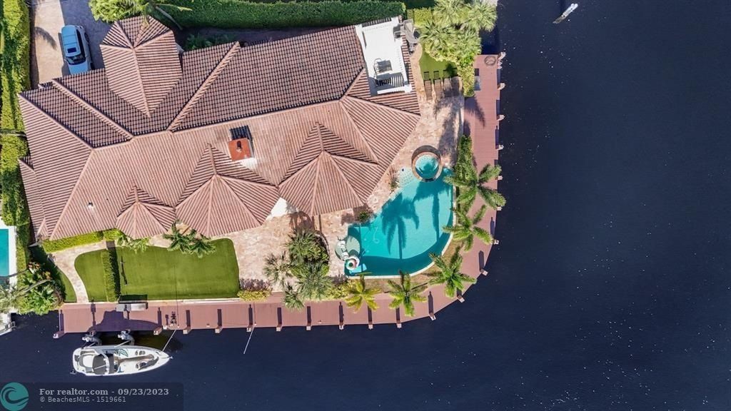Florida waterfront luxury spectacular estate hits market for 7. 15 million 40