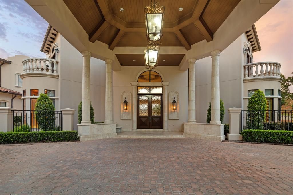 Unrivaled italianate villa in houston offers ultimate privacy and endless entertainment for 10995000 2