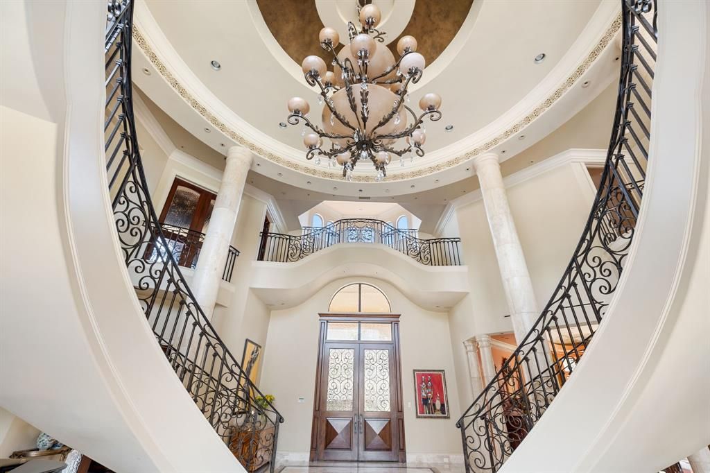 Unrivaled italianate villa in houston offers ultimate privacy and endless entertainment for 10995000 3