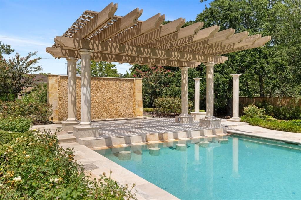 Unrivaled italianate villa in houston offers ultimate privacy and endless entertainment for 10995000 31