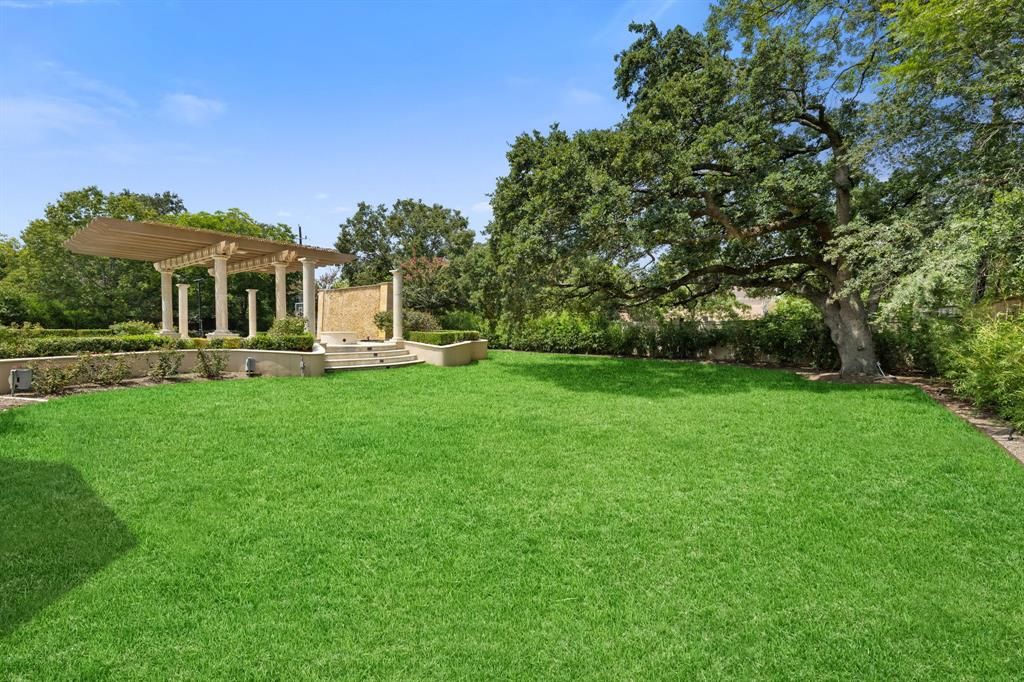 Unrivaled italianate villa in houston offers ultimate privacy and endless entertainment for 10995000 33