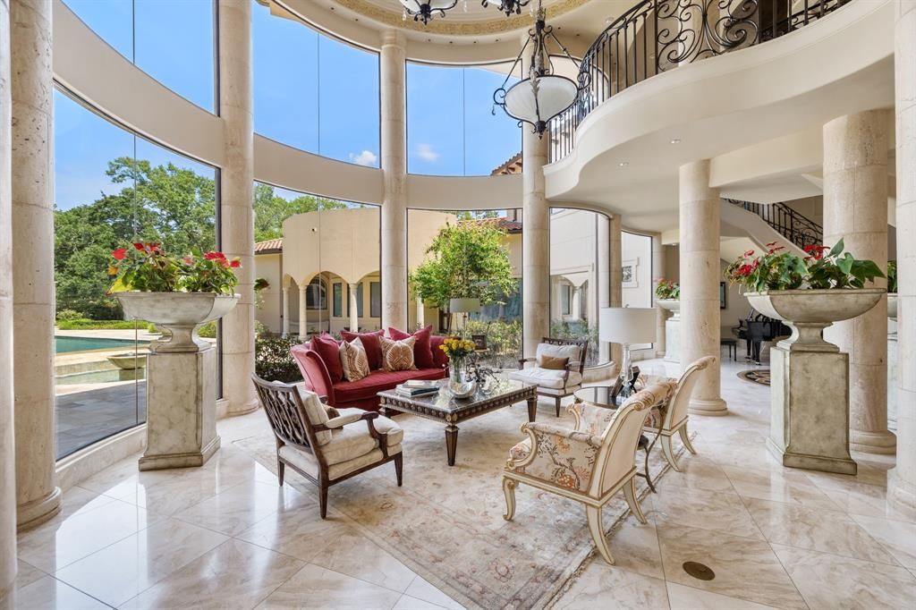Unrivaled italianate villa in houston offers ultimate privacy and endless entertainment for 10995000 6