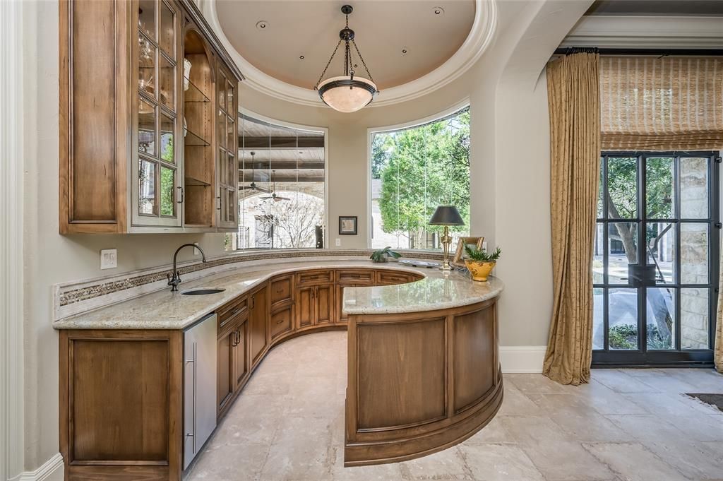 Elby martins refined classic design showpiece in houston priced at 11. 5 million 15