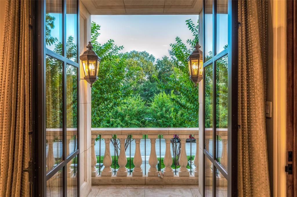 Elby martins refined classic design showpiece in houston priced at 11. 5 million 33