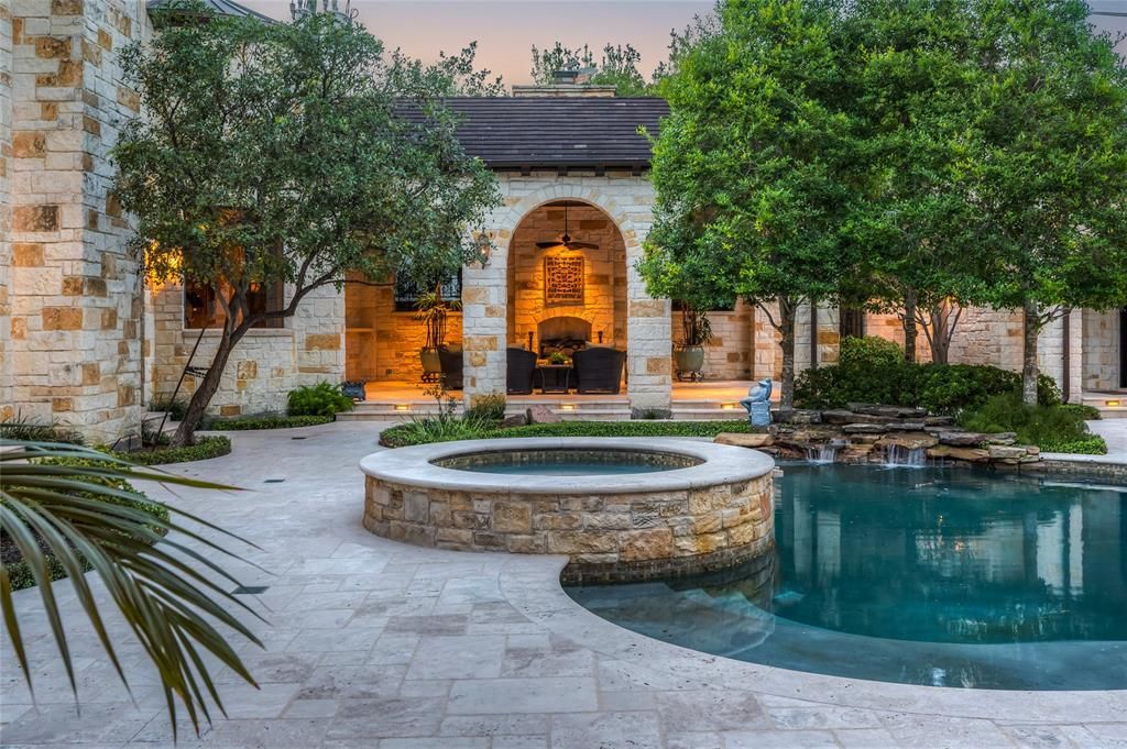 Elby martins refined classic design showpiece in houston priced at 11. 5 million 41