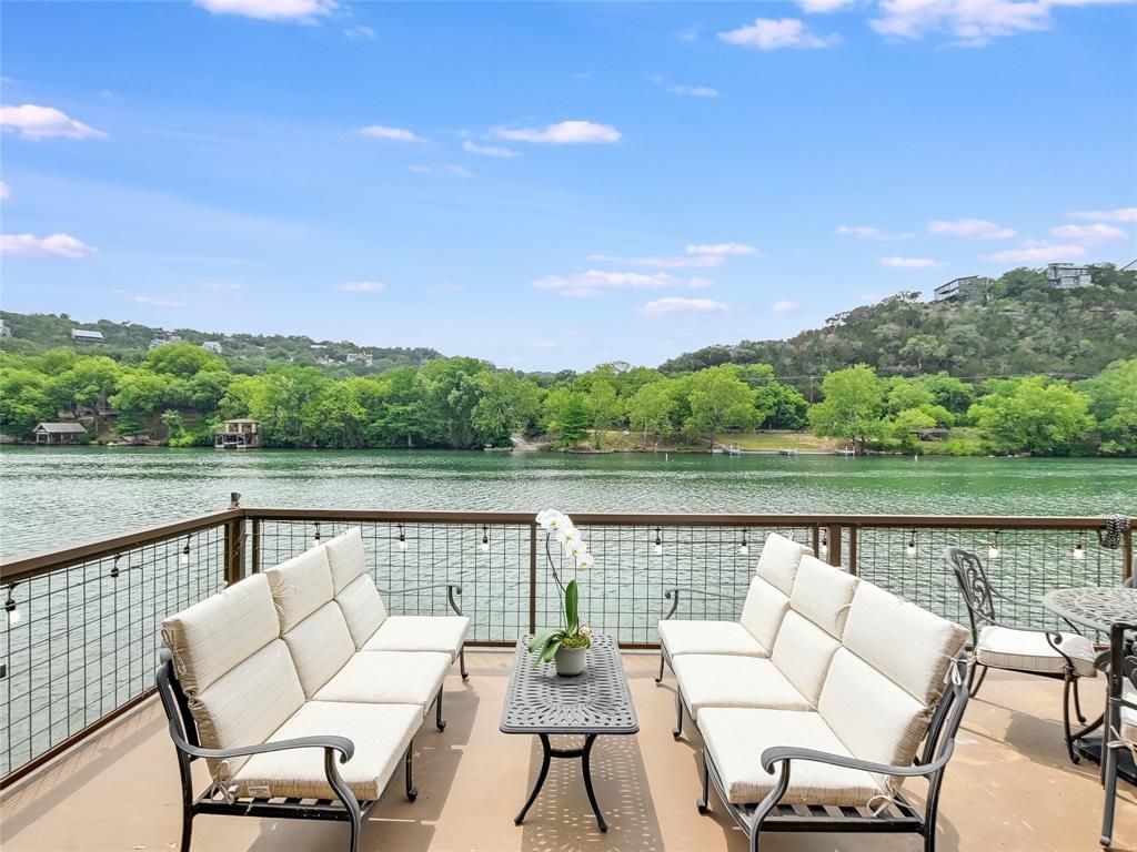 Exquisite lake austin retreat seamlessly blending opulence and outdoor splendor offered at 7. 9 million 31