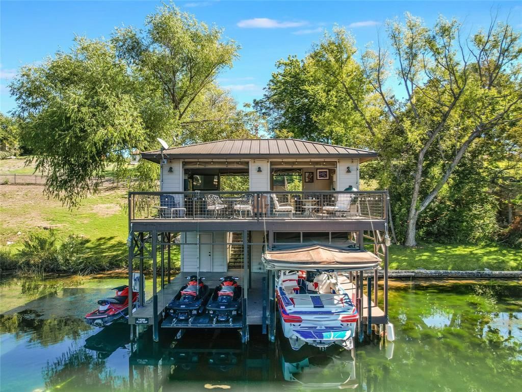 Exquisite lake austin retreat seamlessly blending opulence and outdoor splendor offered at 7. 9 million 34