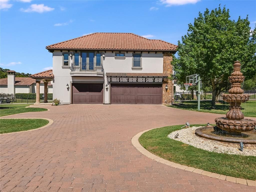 Exquisite lake austin retreat seamlessly blending opulence and outdoor splendor offered at 7. 9 million 36