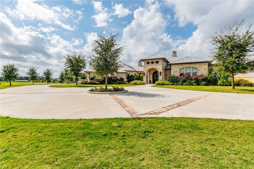 Magnificent leon river ranch in temple a tapestry of endless opportunities at 13. 5 million 31