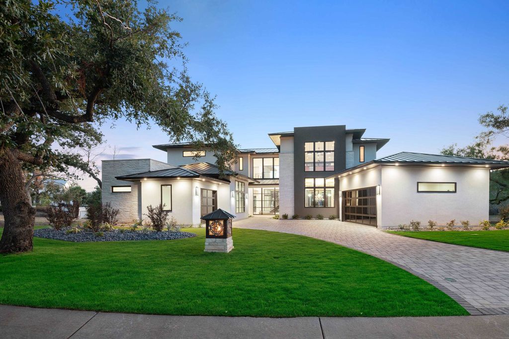 Magnificent Modern Home in Horseshoe Bay Listed at $4.9 Million Offers Luxury Living